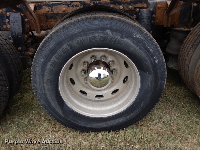 image for item FK9908 2001 Peterbilt 379 EXHD semi truck