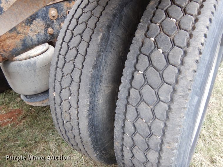 image for item FK9908 2001 Peterbilt 379 EXHD semi truck