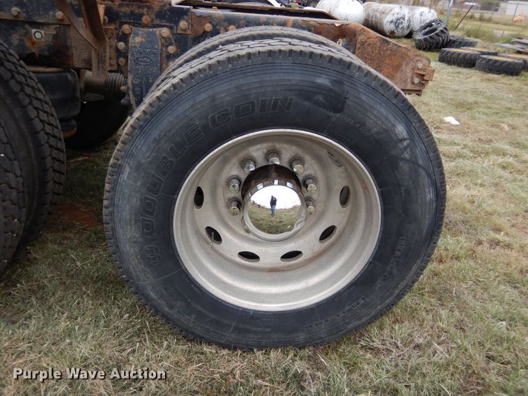 image for item FK9908 2001 Peterbilt 379 EXHD semi truck