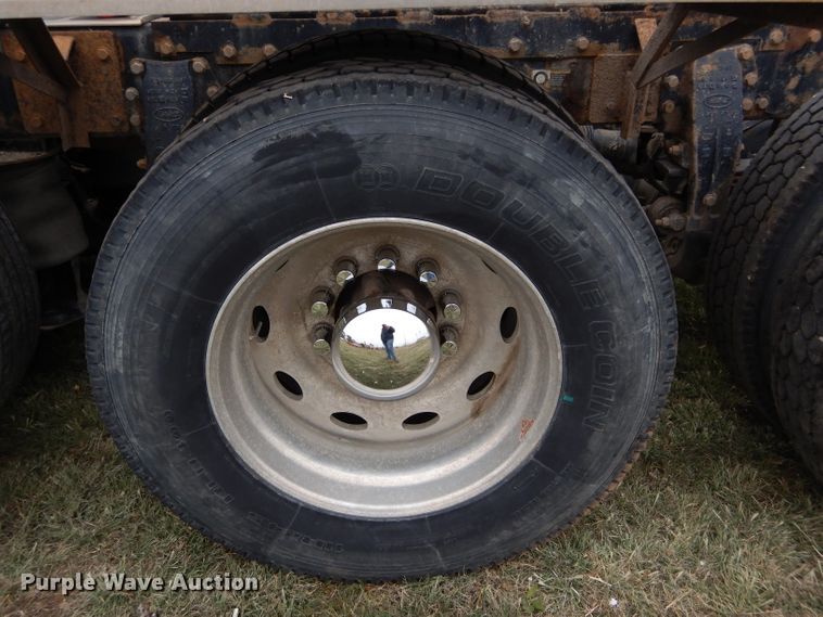 image for item FK9908 2001 Peterbilt 379 EXHD semi truck