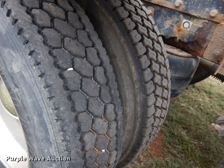 image for item FK9908 2001 Peterbilt 379 EXHD semi truck