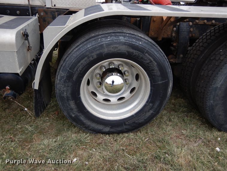 image for item FK9908 2001 Peterbilt 379 EXHD semi truck