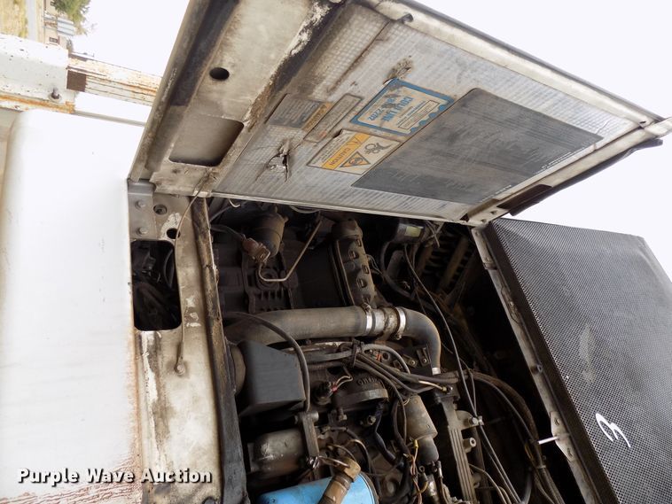 image for item FK9911 2000 Utility Trailers refrigerated van trailer