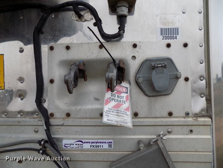 image for item FK9911 2000 Utility Trailers refrigerated van trailer