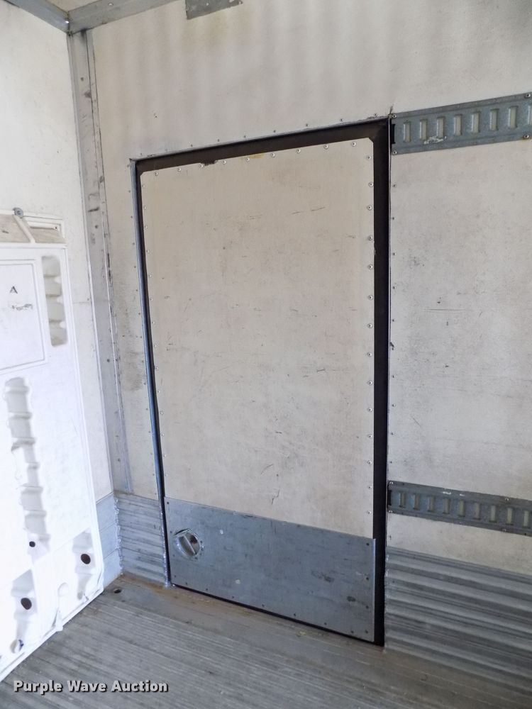 image for item FK9911 2000 Utility Trailers refrigerated van trailer