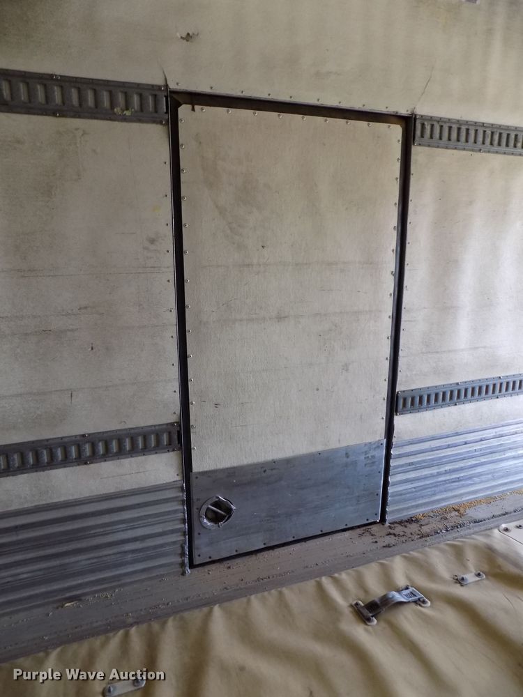 image for item FK9911 2000 Utility Trailers refrigerated van trailer