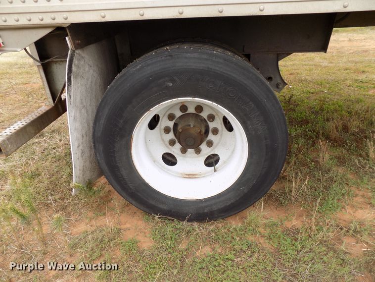 image for item FK9911 2000 Utility Trailers refrigerated van trailer