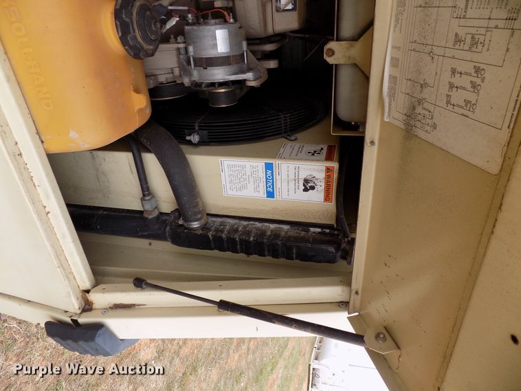 image for item FK9918 1999 Ingersoll Rand P185JD air compressor