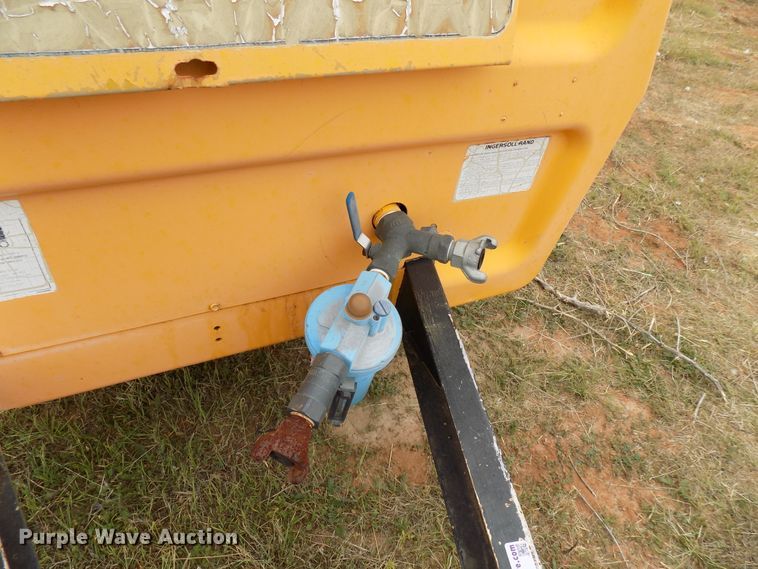 image for item FK9919 1994 Ingersoll Rand P185DWJD air compressor