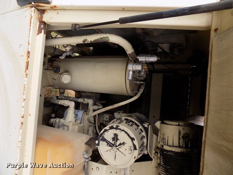 image for item FK9920 1999 Ingersoll Rand XP185WJD air compressor