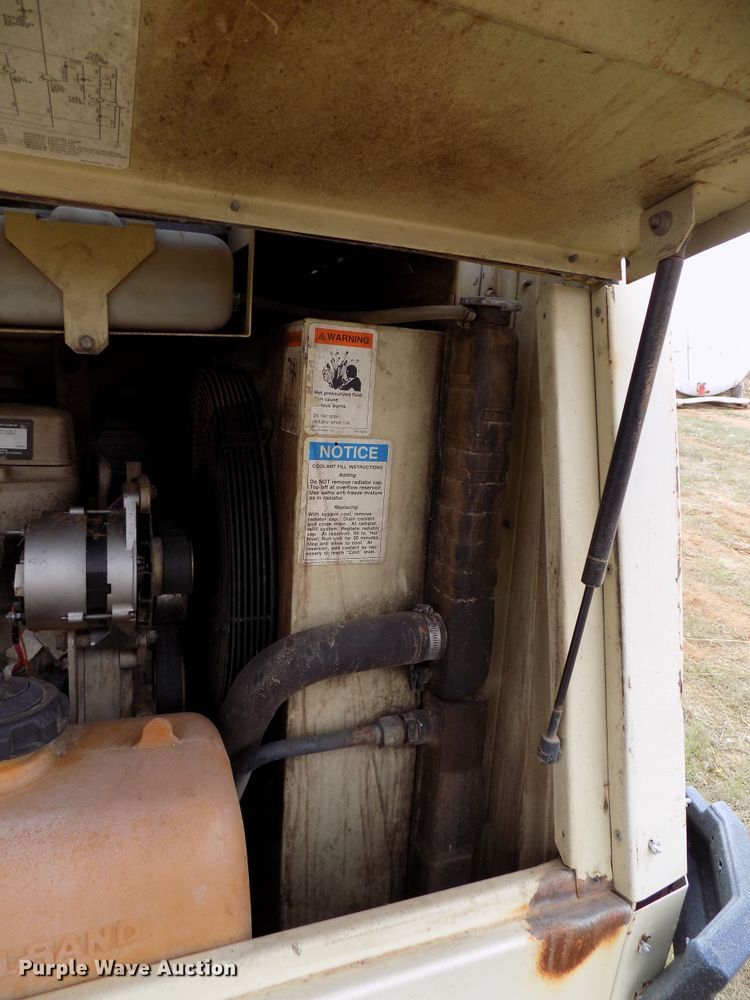 image for item FK9921 1999 Ingersoll Rand P185JD air compressor