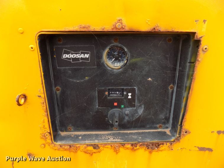 image for item FK9922 1997 Doosan P185WJD air compressor