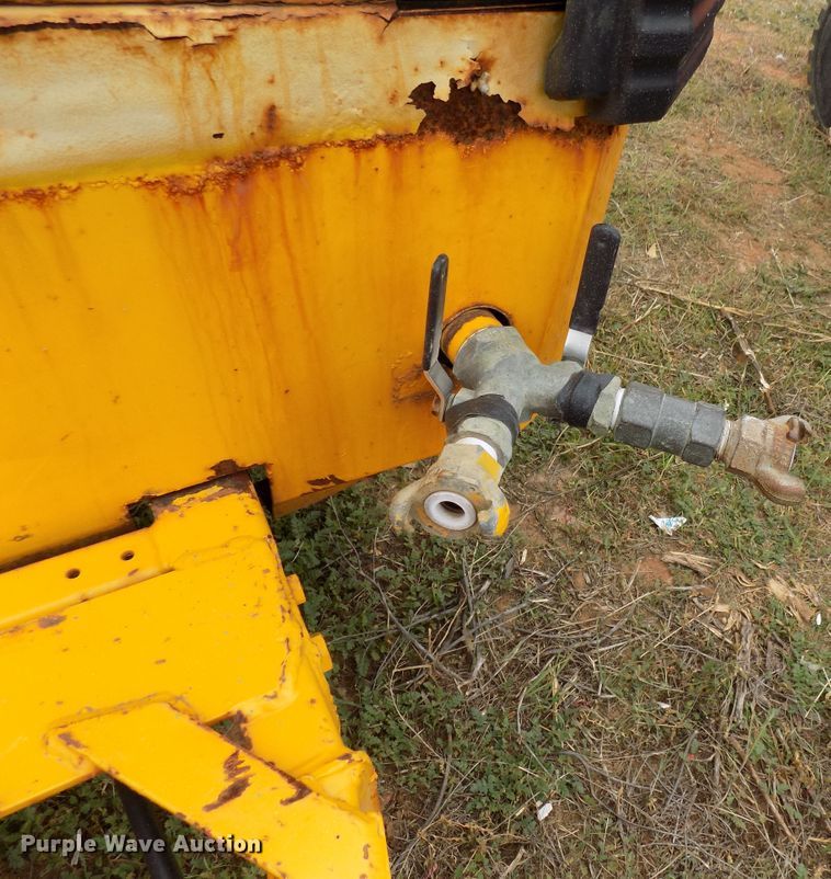 image for item FK9922 1997 Doosan P185WJD air compressor