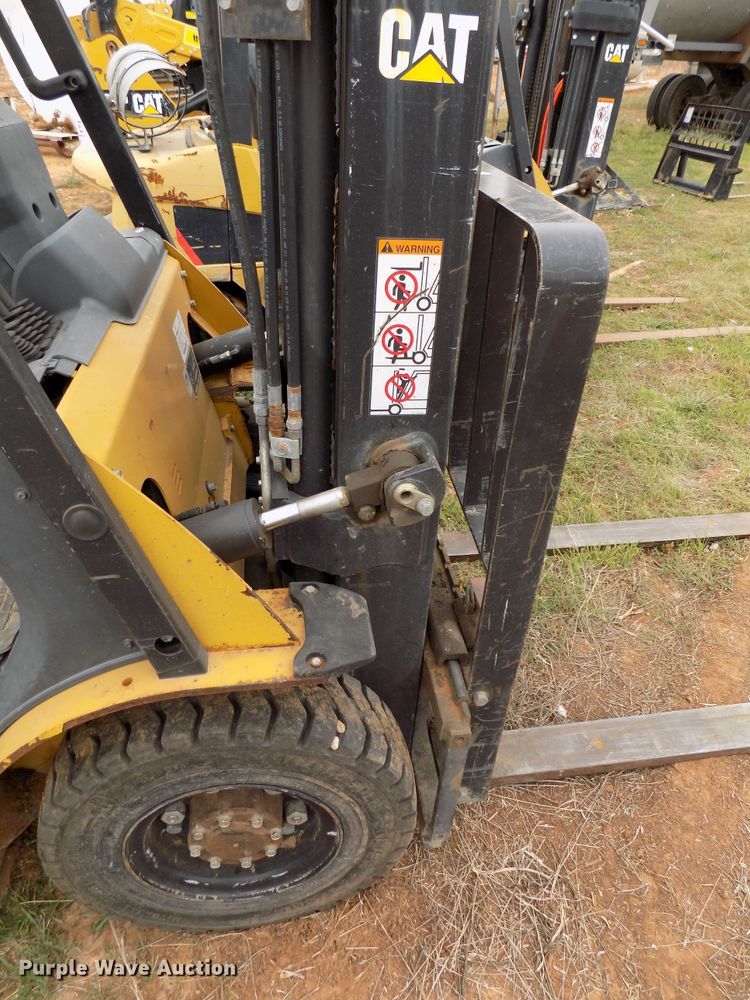 image for item FK9925 Caterpillar 2P5000 forklift