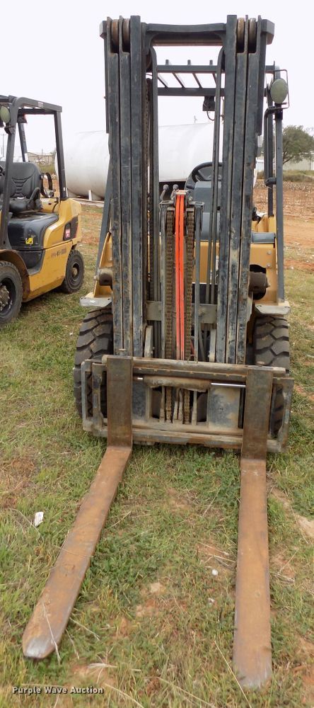 image for item FK9926 Caterpillar 2P5000 forklift