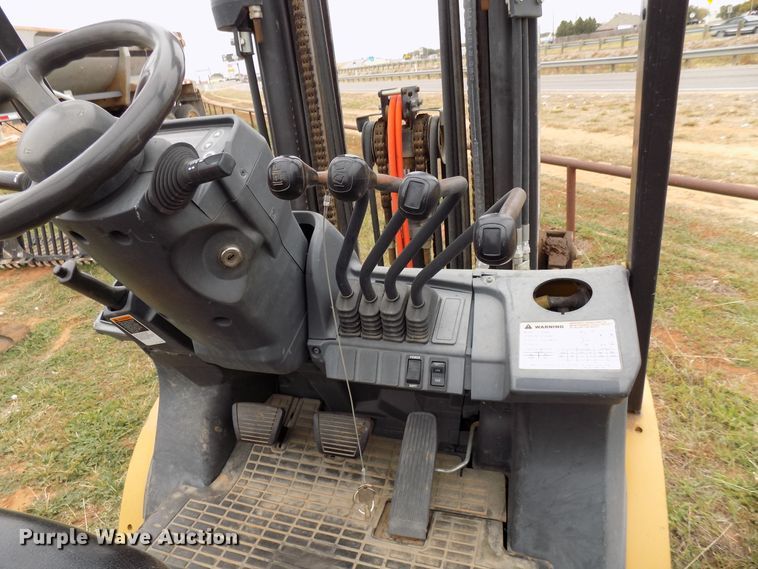 image for item FK9926 Caterpillar 2P5000 forklift