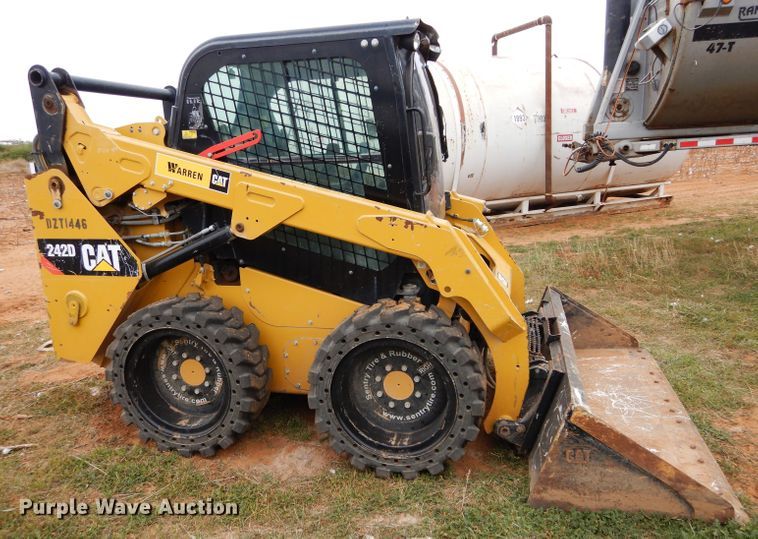 image for item FK9927 2015 Caterpillar 242D skid steer