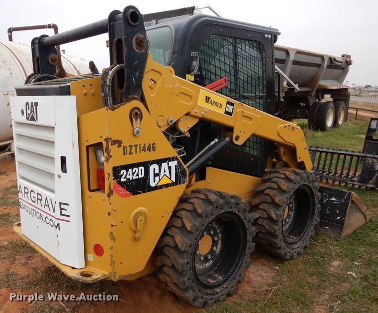 image for item FK9927 2015 Caterpillar 242D skid steer