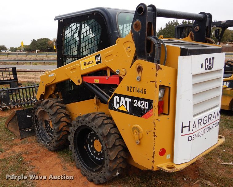 image for item FK9927 2015 Caterpillar 242D skid steer