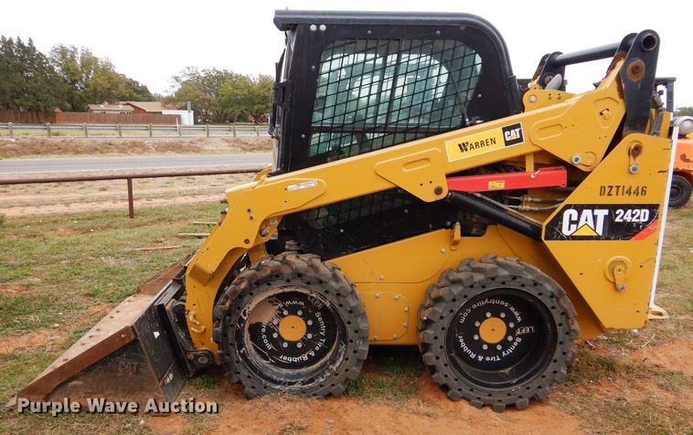 image for item FK9927 2015 Caterpillar 242D skid steer