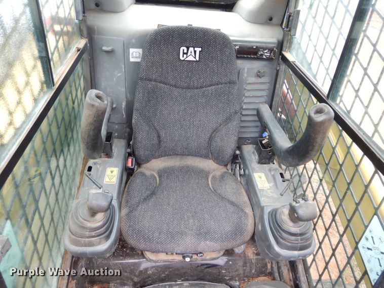 image for item FK9927 2015 Caterpillar 242D skid steer