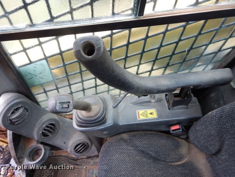 image for item FK9927 2015 Caterpillar 242D skid steer