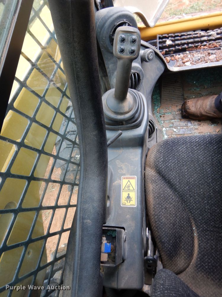 image for item FK9927 2015 Caterpillar 242D skid steer