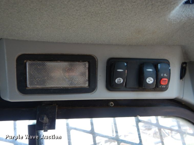 image for item FK9927 2015 Caterpillar 242D skid steer