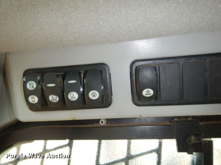 image for item FK9927 2015 Caterpillar 242D skid steer