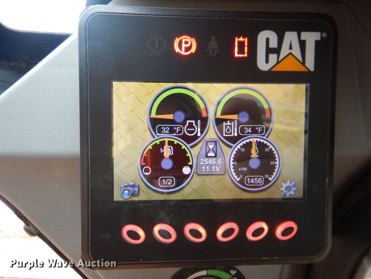 image for item FK9927 2015 Caterpillar 242D skid steer