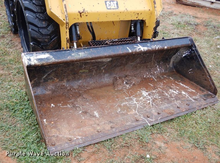 image for item FK9927 2015 Caterpillar 242D skid steer