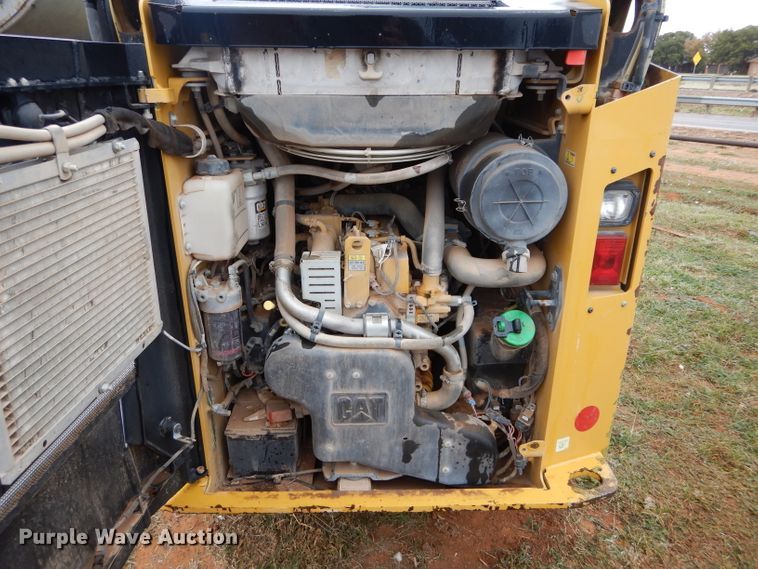 image for item FK9927 2015 Caterpillar 242D skid steer