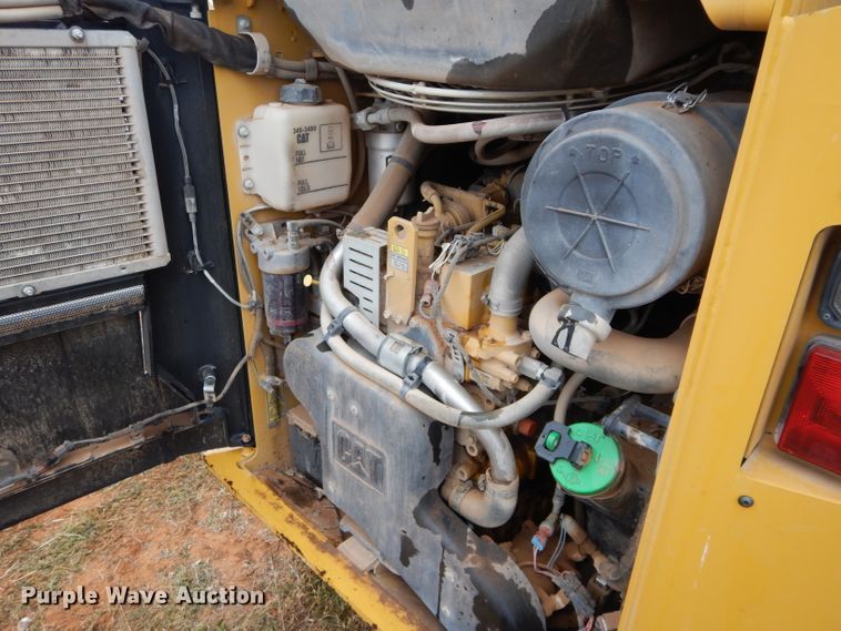 image for item FK9927 2015 Caterpillar 242D skid steer