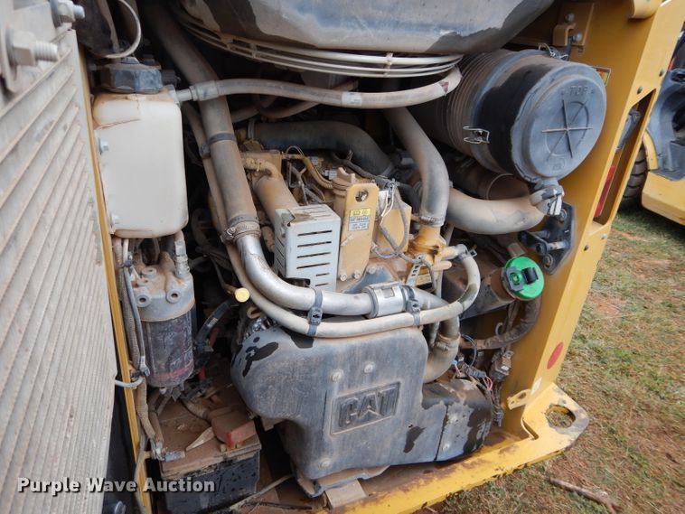 image for item FK9927 2015 Caterpillar 242D skid steer