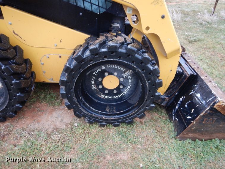 image for item FK9927 2015 Caterpillar 242D skid steer