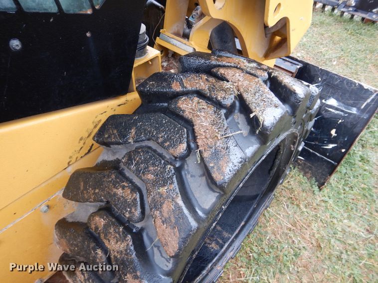 image for item FK9927 2015 Caterpillar 242D skid steer