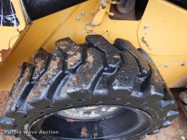 image for item FK9927 2015 Caterpillar 242D skid steer