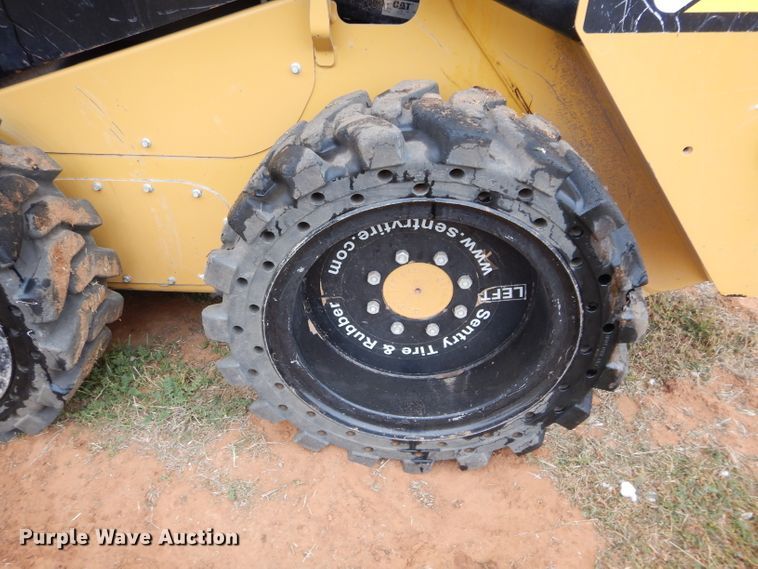 image for item FK9927 2015 Caterpillar 242D skid steer