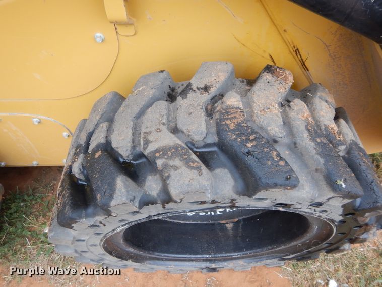 image for item FK9927 2015 Caterpillar 242D skid steer