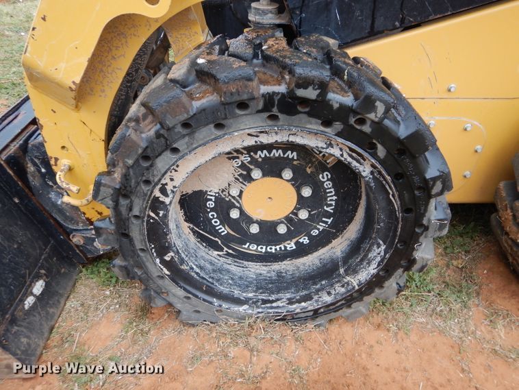 image for item FK9927 2015 Caterpillar 242D skid steer