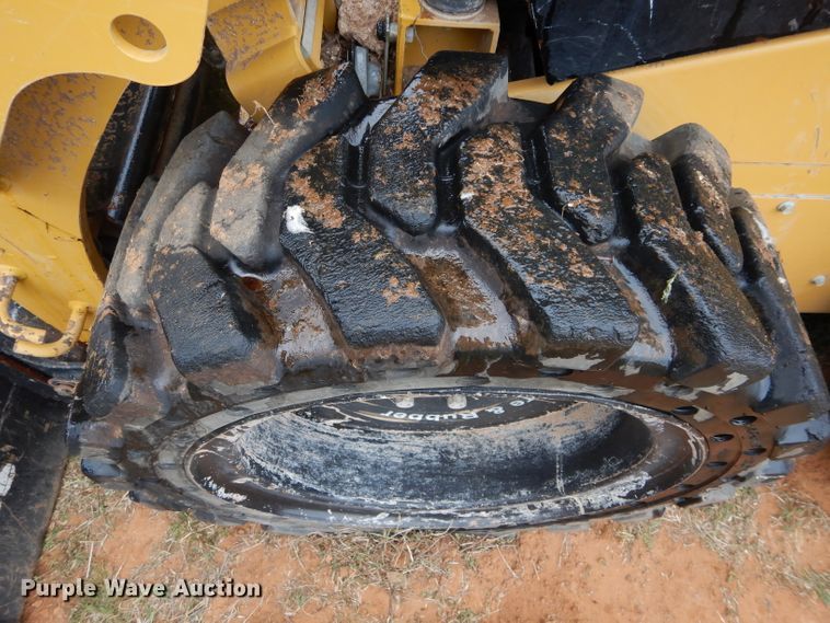 image for item FK9927 2015 Caterpillar 242D skid steer