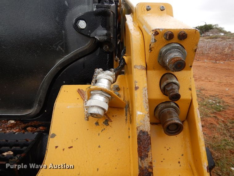 image for item FK9927 2015 Caterpillar 242D skid steer