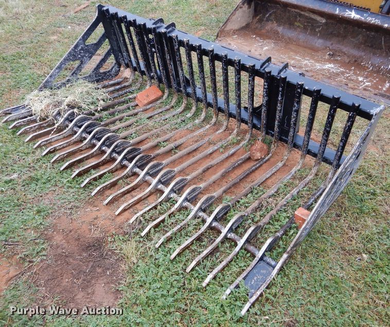 image for item FK9927 2015 Caterpillar 242D skid steer