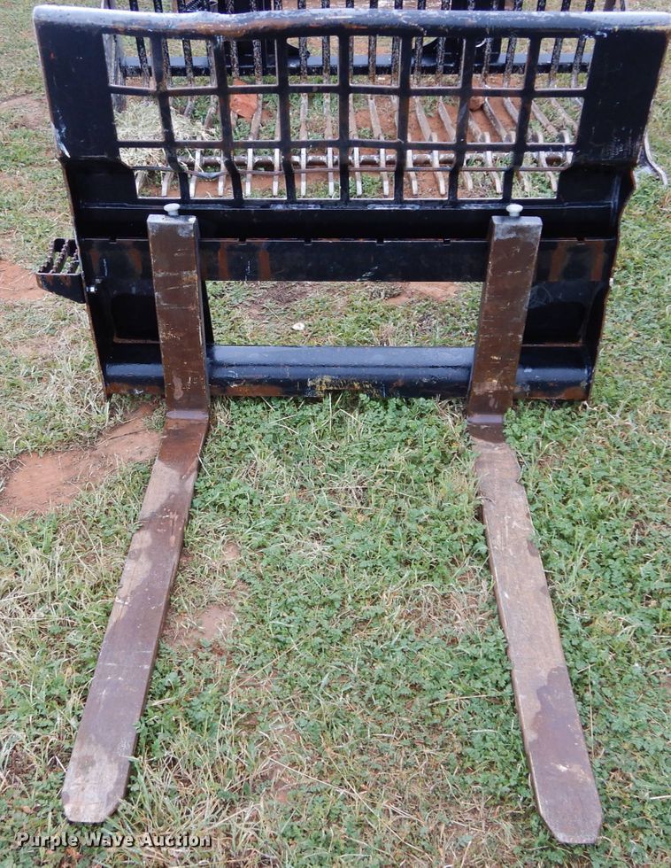 image for item FK9927 2015 Caterpillar 242D skid steer