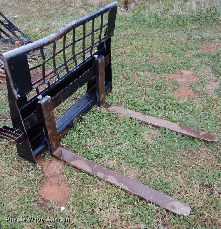 image for item FK9927 2015 Caterpillar 242D skid steer