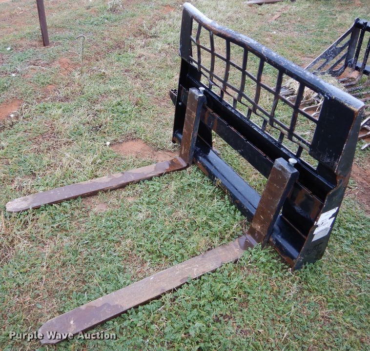 image for item FK9927 2015 Caterpillar 242D skid steer