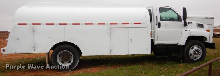image for item FK9933 2005 Chevrolet C7500 fuel truck