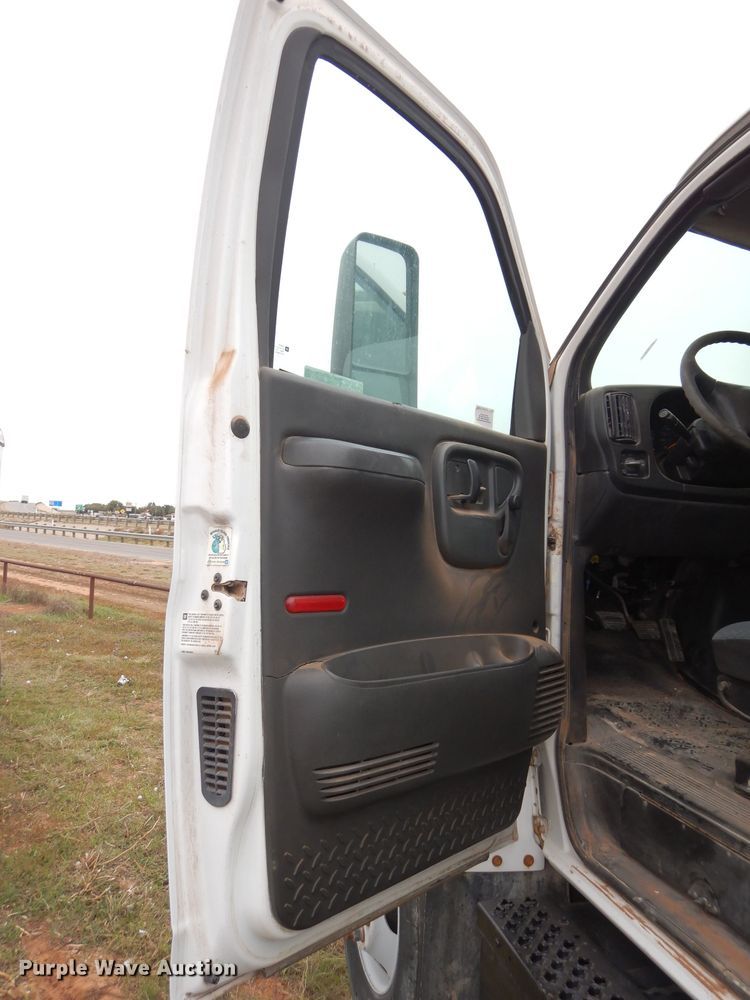 image for item FK9933 2005 Chevrolet C7500 fuel truck