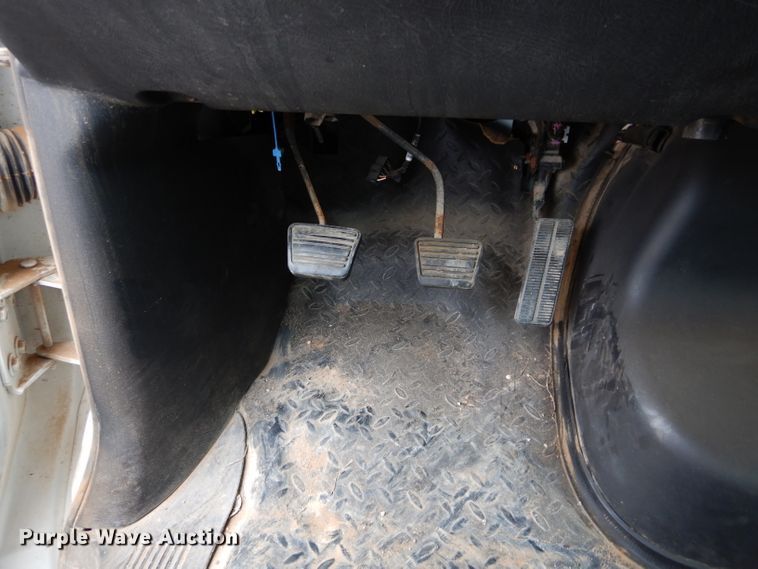 image for item FK9933 2005 Chevrolet C7500 fuel truck