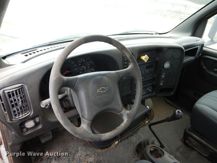 image for item FK9933 2005 Chevrolet C7500 fuel truck